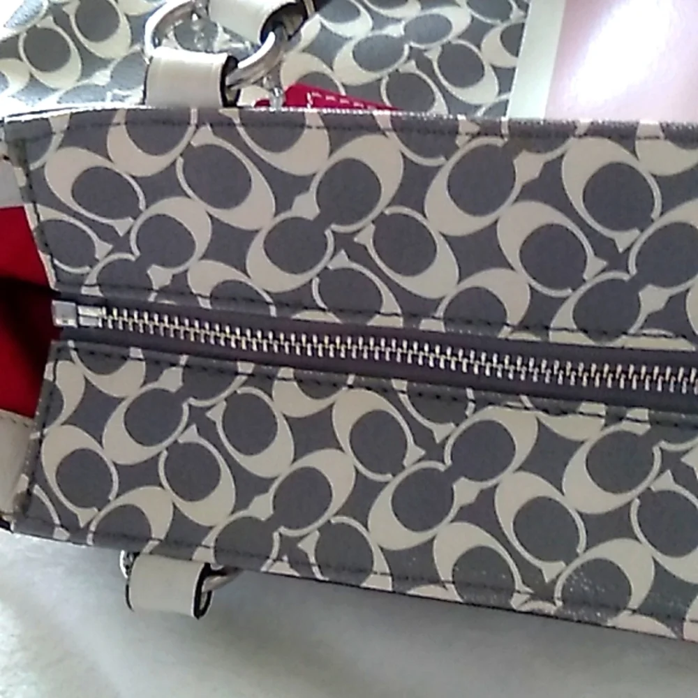 HOST PICK! VTG Coach leather bag in gray/pink/cream with cherry red lining - Picture 9 of 9